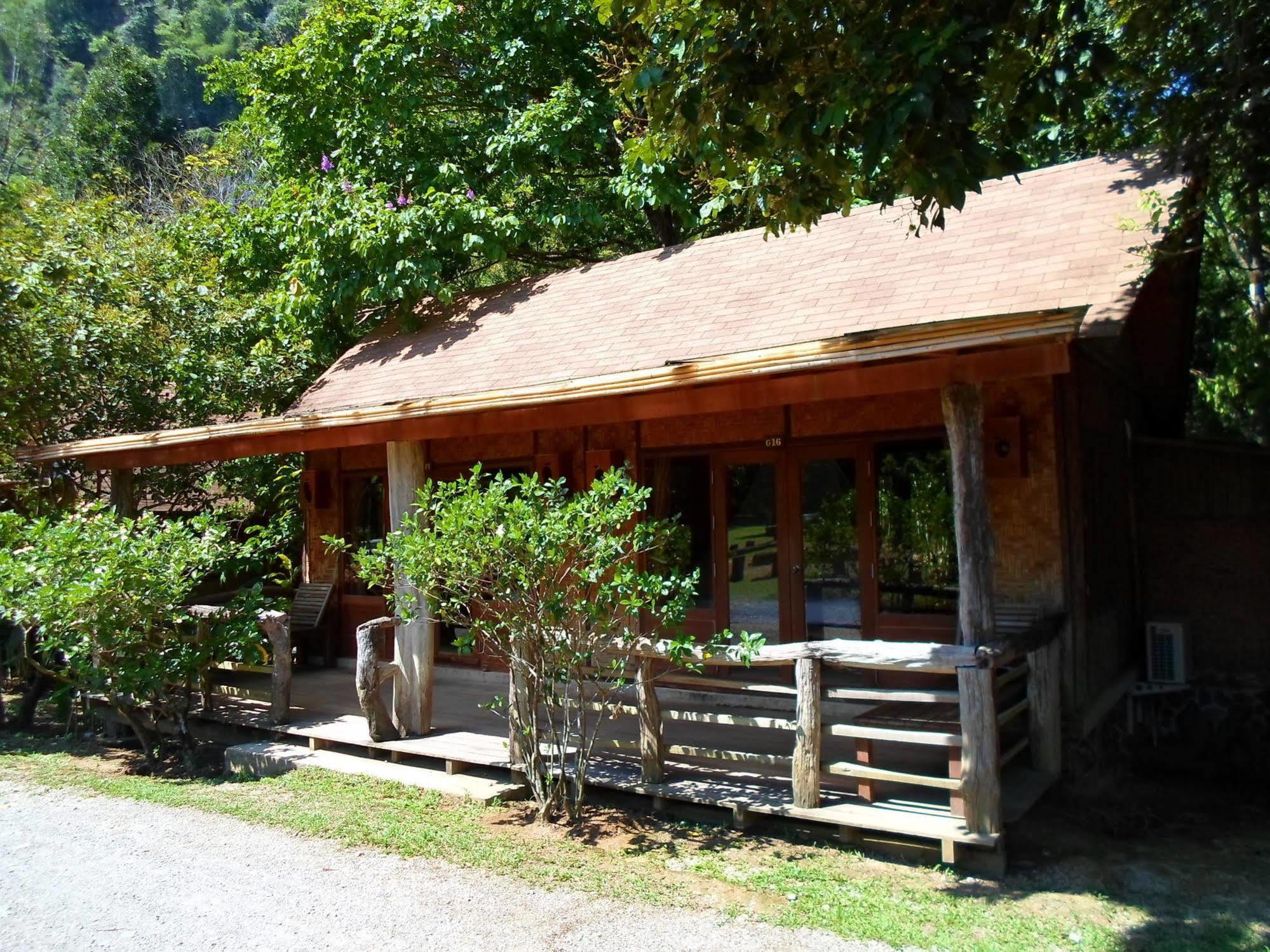 The Cliff & River Jungle Resort Phanom Exterior photo