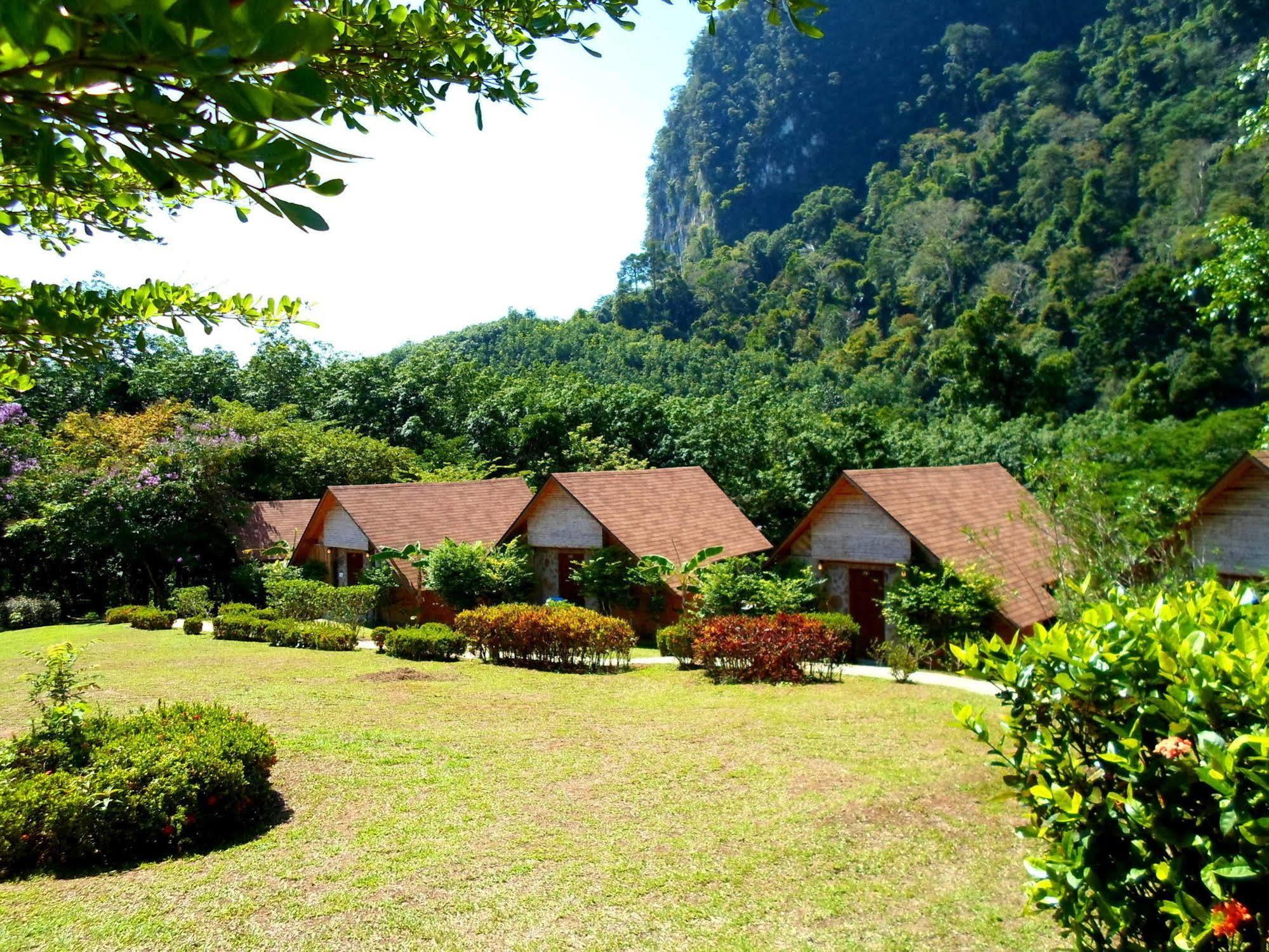 The Cliff & River Jungle Resort Phanom Exterior photo