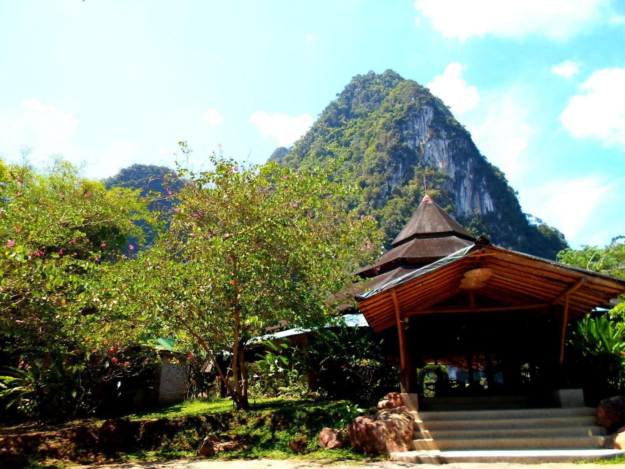 The Cliff & River Jungle Resort Phanom Exterior photo