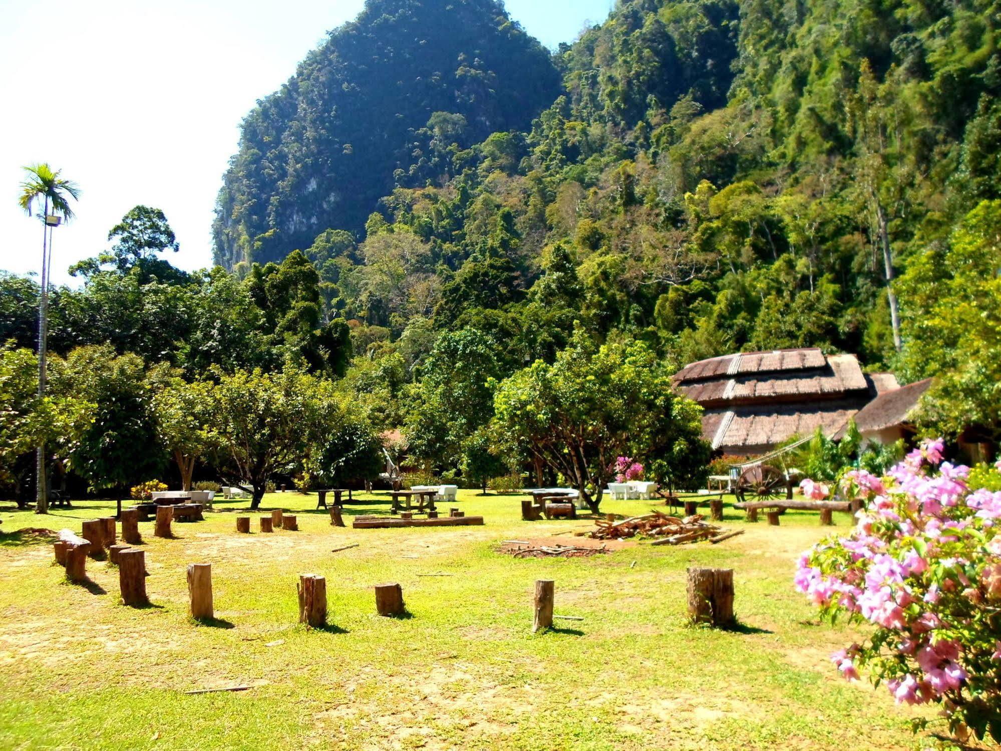 The Cliff & River Jungle Resort Phanom Exterior photo