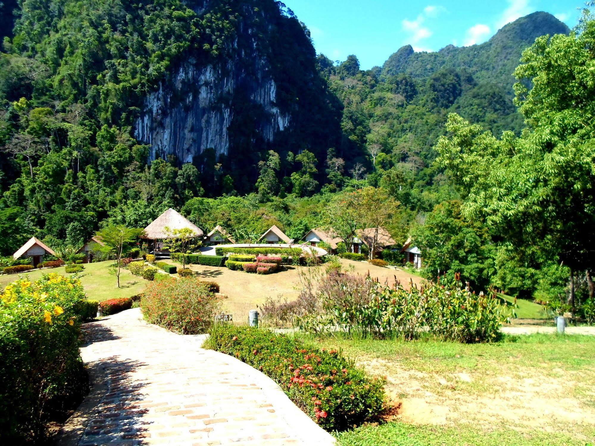 The Cliff & River Jungle Resort Phanom Exterior photo